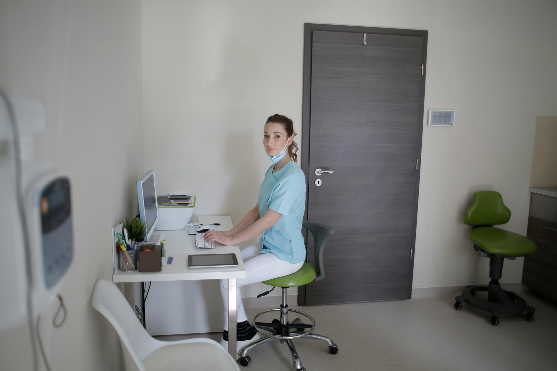 Talk to a Doctor Online: Convenient Healthcare at Your Fingertips