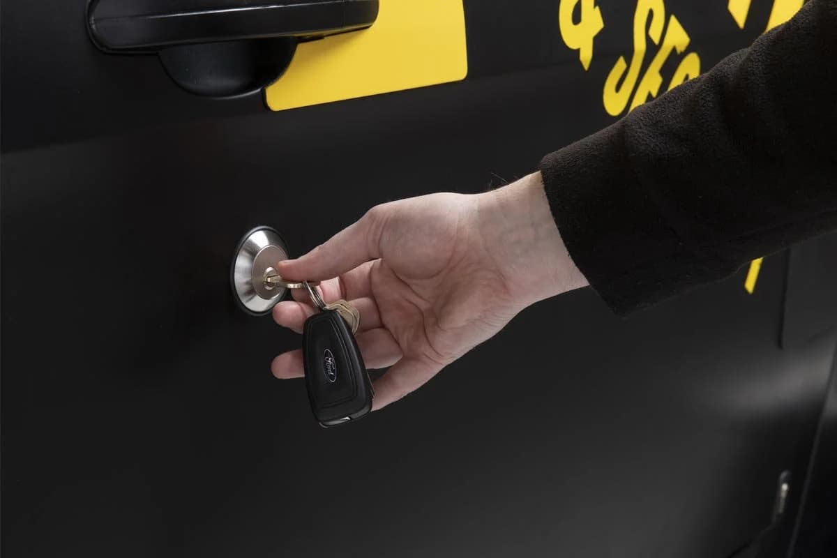 Chiusure di sicurezza per porte furgoni: efficienza e sicurezza garantita