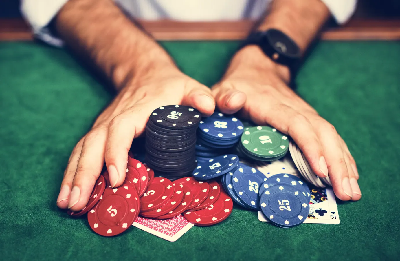 Keuntungan dan Cara Menggunakan istana777 bet untuk Pemain Slot Online